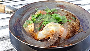 Shrimp potted with vermicelli photo