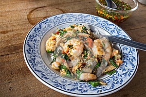 Shrimp stir fried with basil