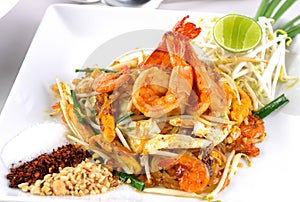 Shrimp stir-fried noodles