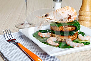 Shrimp on a toast with vegetables