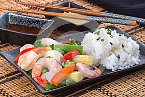 Shrimp and vegetable stir fry