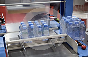 Shrink film wrapping machine