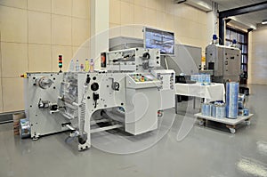 Shrink sleeve labeler machine photo