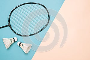 Shuttlecock and racket for playing badminton on a pÃ¡stel color