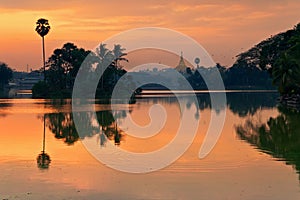 Shwedagon Paya photo