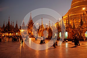 Shwedagon Yangoon photo