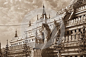 Shwezigon Pagoda, Nyaung-U, Burma