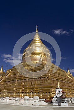 Shwezigon Pagodain in Bagan