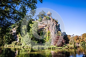 Sibyl temple and lake in Buttes-Chaumont Park, Paris