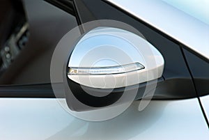 Side mirror with turn signal of a car