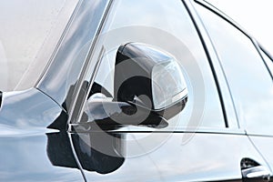 The side mirrors are foldable and electrically adjustable and includes turn signal lights