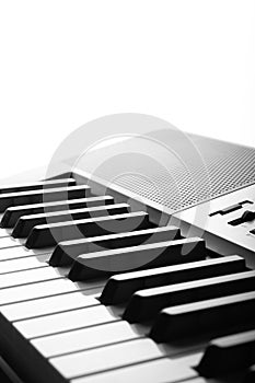 Side, perspective view of electronic synthesizer piano keys