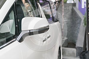 side rear-view mirror