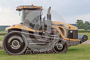 Side View CAT Challenger MT865C Track Tractor