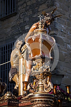 Side view Christ under the title of the column