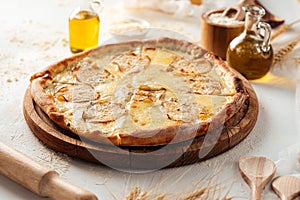 Side view on dorblu cheese pizza with pears