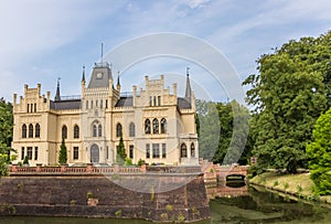 Side view of the Evenburg mansion in Leer