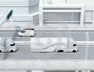 Seite aus Flotte aus elektrisch halbfertige produkte LKWs Management auf der Autobahn 