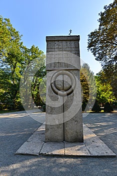 Side view of `The Gate of Kiss` at Targu-Jiu.