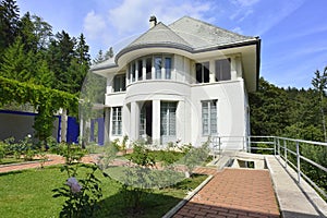 Side view of Maison blanche by Le Corbusier, La Chaux-de-Fonds photo