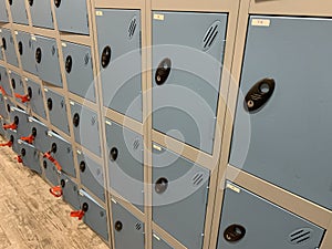Side view of several blue and silver lockers