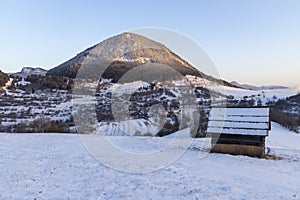 Sidirovo vrch s obcou Vlkolínec, pamiatkou UNESCO, Veľká Fatra, Slovensko