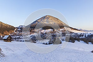 Sidirovo vrch s obcou Vlkolínec, pamiatkou UNESCO, Veľká Fatra, Slovensko