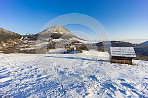 Sidirovo kopec s vesnicí Vlkolínec památkou UNESCO, Velká Fatra, Slovensko