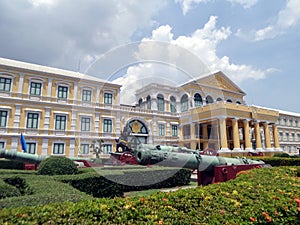 Siege cannon infront of Ministry of Defence , Bangkok, Thailand