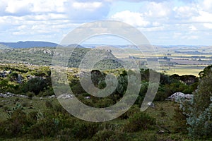 Sierras, cerros y nubes