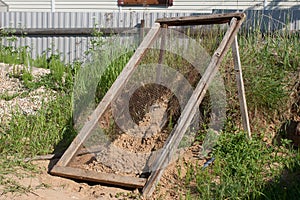 The sieve for drying and sieving sand