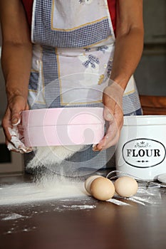 Sieve flour