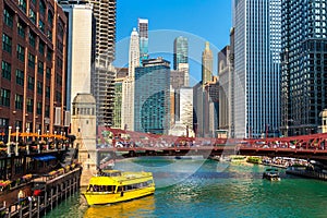 Sightseeing cruise at Chicago river