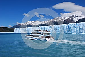 Sightseeing on Lago Argentino