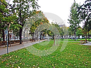 Sigmund-Freud-Park, Wien Landscaped area with a grassy lawn and shade trees - Vienna, Austria