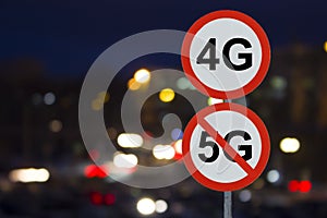 The Sign 4G no 5G and the night road with cars