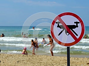 Sign ban drones in the background of the beach with the tourists people