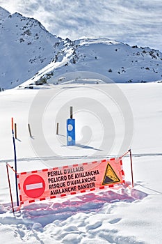 The sign of the danger of an avalanche is set in the mountains