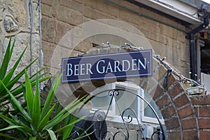 A sign at the entrance to a pub that reads Beer garden