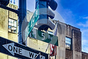 The sign of the famous Fifth Avenue and the American flag, located in the heart of Manhattan, in the heart of the Big Apple.