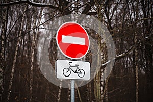 Sign forbidding entry for bikes