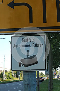 Sign in German indicating that the area is a test field for autonomous driving.