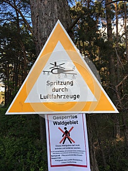 Sign in German language about spraying by aircraft, `Spritzung durch Luftfahrzeug` and `gesperrtes Waldgebiet`