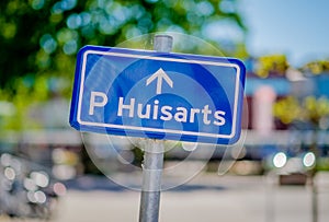 Sign indicating the parking spot for the general practitioner