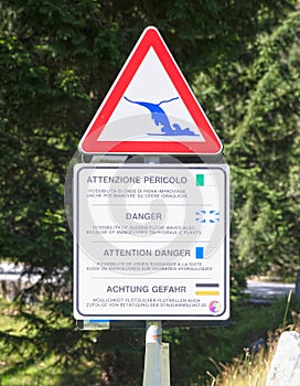 Sign in Italy, warning for the possibility of sudden floods