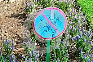 Sign in Park Ramat Hanadiv, Memorial Gardens of Baron Edmond de Rothschild