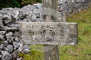 Sign Please keep to the field edge