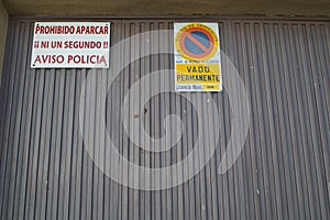 Sign of prohibited to park photo