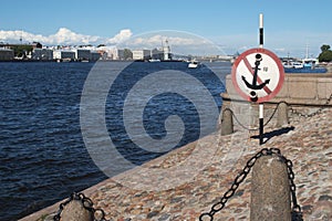 Sign prohibiting mooring