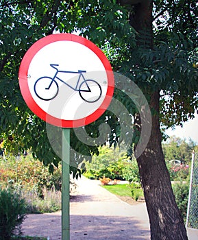Sign prohibiting the movement of cyclists in the Park. Located u photo